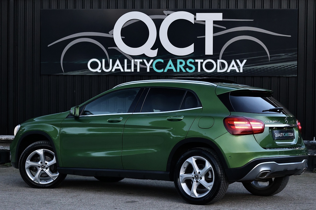 Mercedes-Benz GLA 200d Sport Prem+ 2 Former Keepers + FSH + Panoramic Roof + Heated / Memory Seats - Large 11