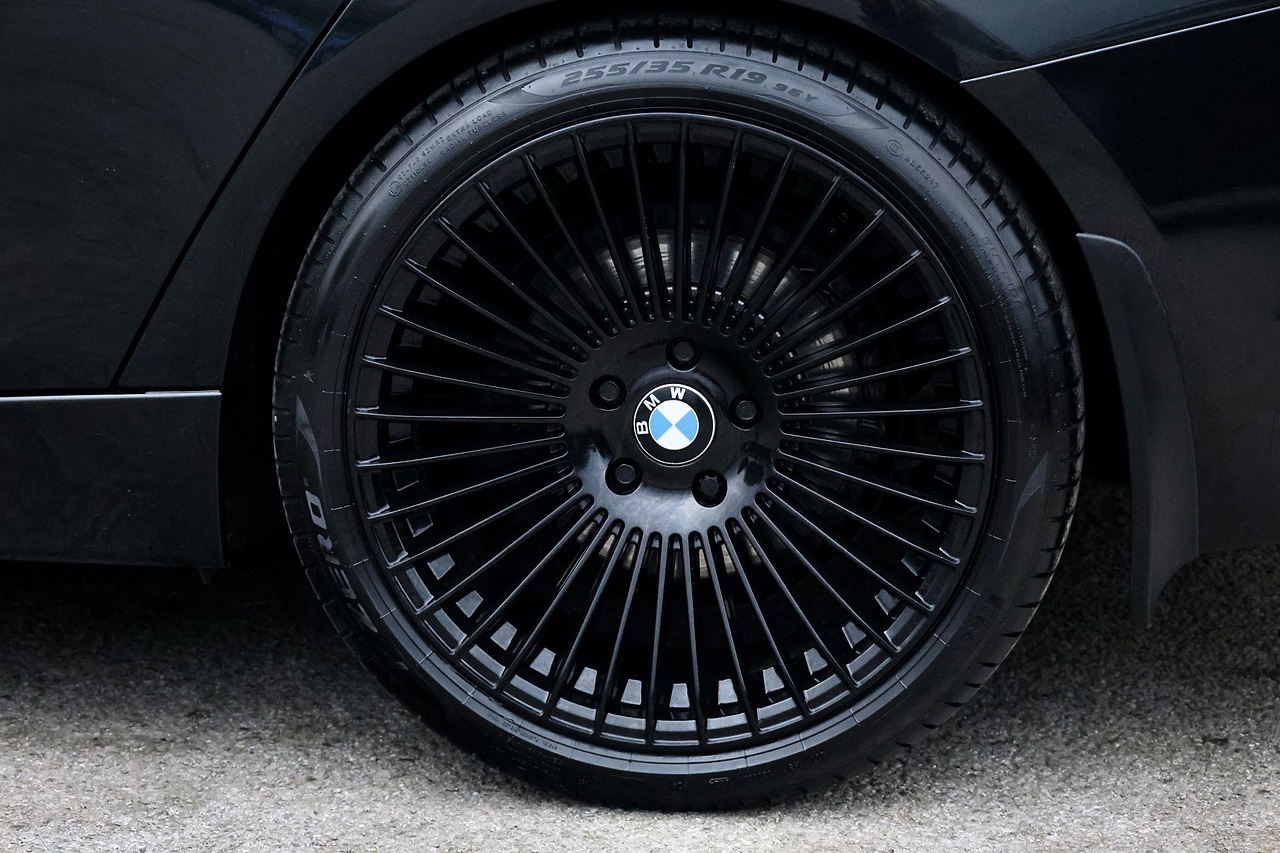 BMW 320d Edition Plus Touring Significant Recent Expenditure + Exceptional Condition - Large 30