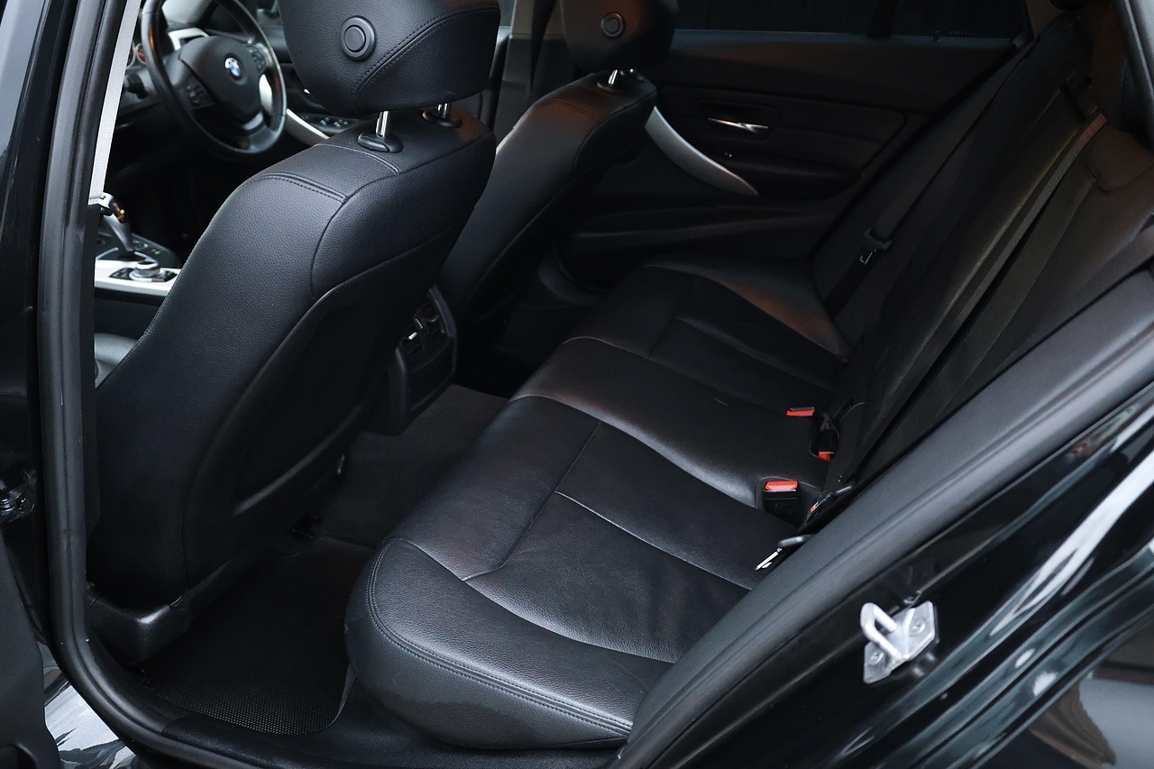 BMW 320d Edition Plus Touring Significant Recent Expenditure + Exceptional Condition - Large 19