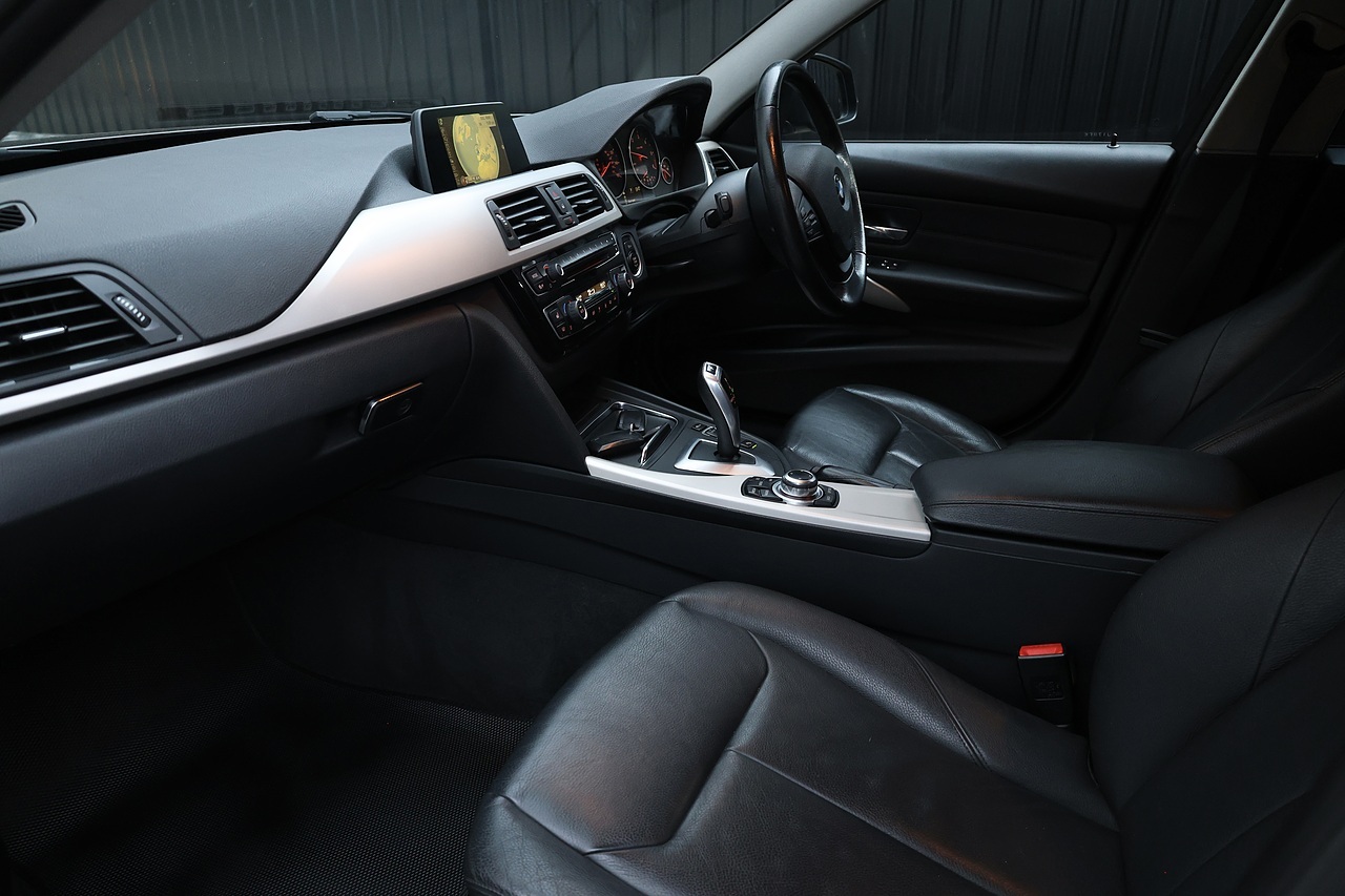 BMW 320d Edition Plus Touring Significant Recent Expenditure + Exceptional Condition - Large 2