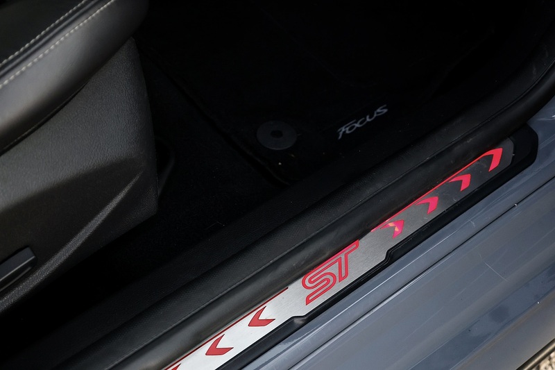 Ford Focus ST-3 Mountune + Heated Leather Recaro + Just Serviced by Ford Image 18