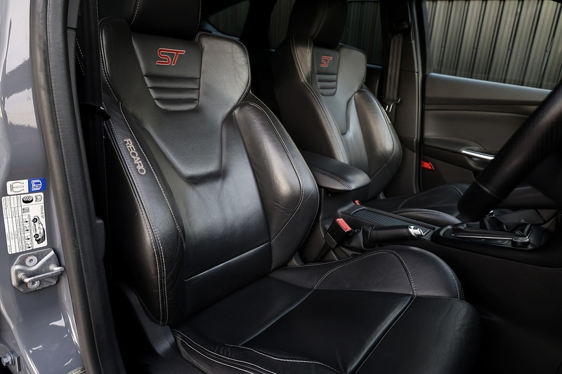 Ford Focus ST-3 Mountune + Heated Leather Recaro + Just Serviced by Ford Image 9