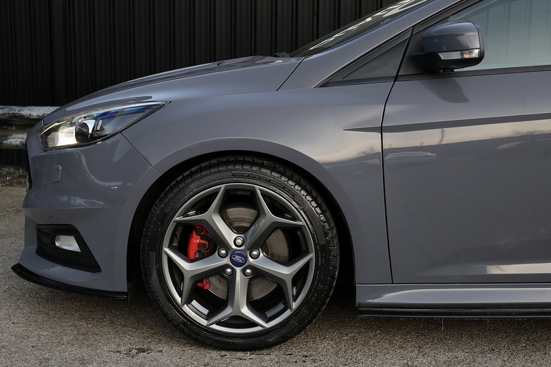 Ford Focus ST-3 Mountune + Heated Leather Recaro + Just Serviced by Ford Image 22