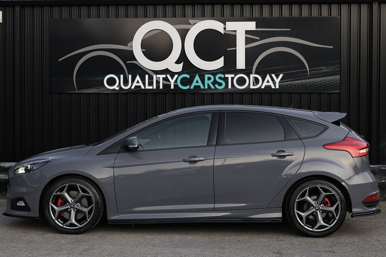 Ford Focus ST-3 Mountune + Heated Leather Recaro + Just Serviced by Ford - Large 1