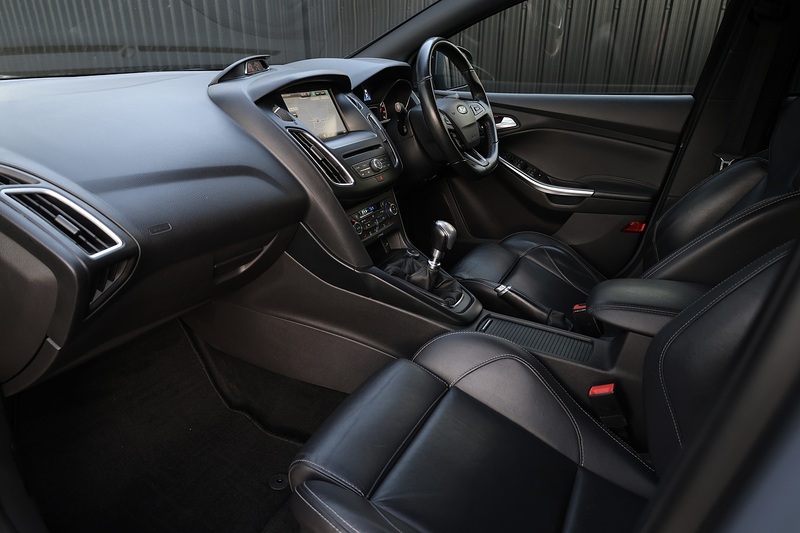 Ford Focus ST-3 Mountune + Heated Leather Recaro + Just Serviced by Ford Image 2