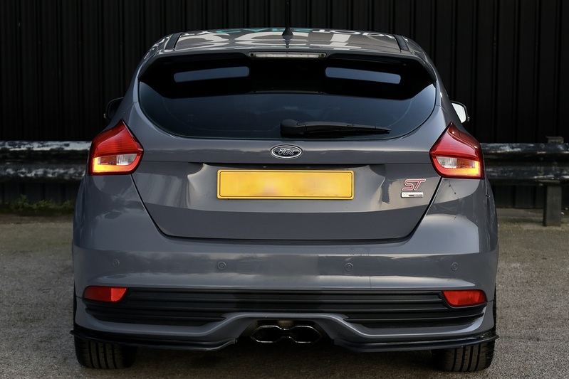 Ford Focus ST-3 Mountune + Heated Leather Recaro + Just Serviced by Ford Image 4
