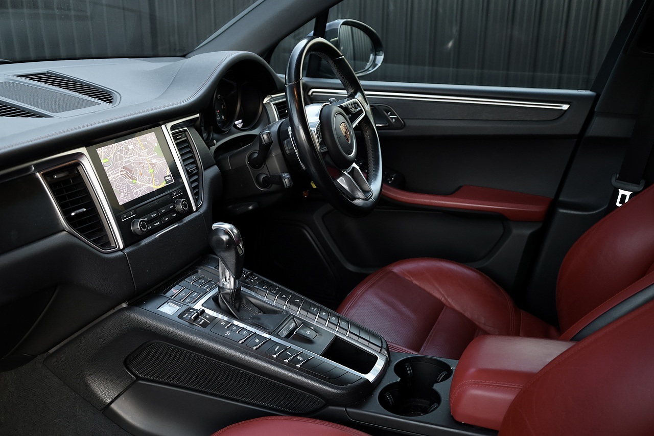 Porsche Macan GTS 2 Lady Owners + Full Service History - Large 5