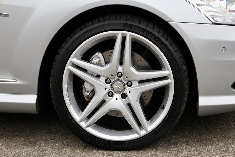 Mercedes-Benz S350 CDI AMG Sports Pack + Sunroof + Full Main Dealer History Image 17