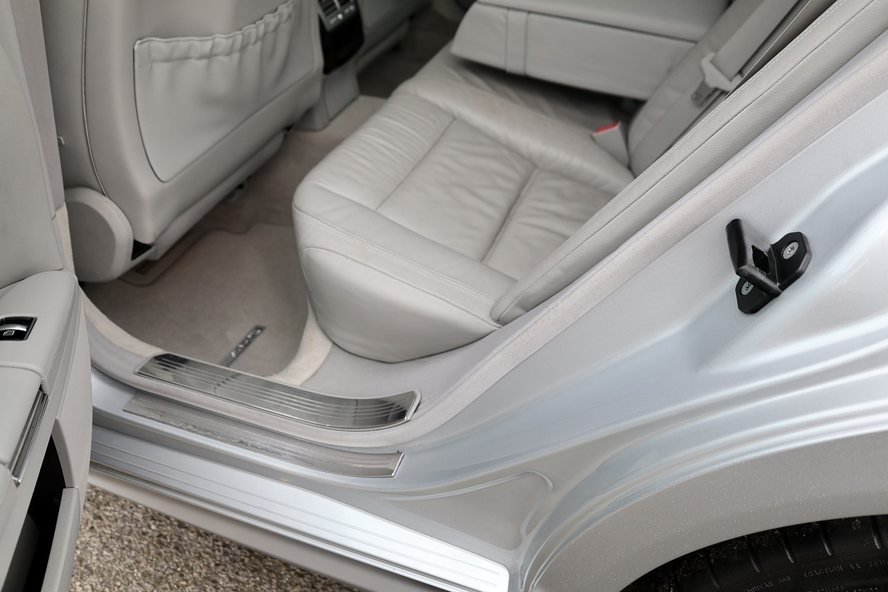 Mercedes-Benz S350 CDI AMG Sports Pack + Sunroof + Full Main Dealer History - Large 31