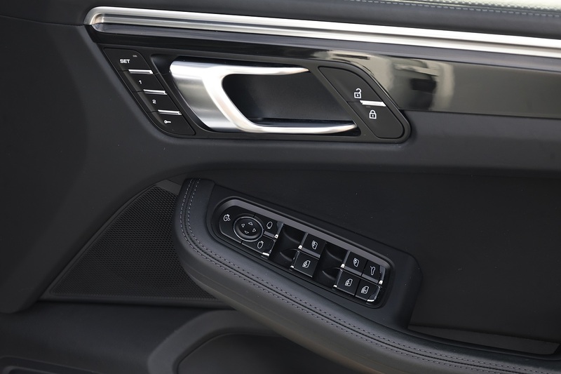 Porsche Macan S 1 Owner + Full Porsche Main Dealer + £11k in cost options Image 18