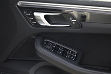 Porsche Macan S 1 Owner + Full Porsche Main Dealer + £11k in cost options - Thumb 18