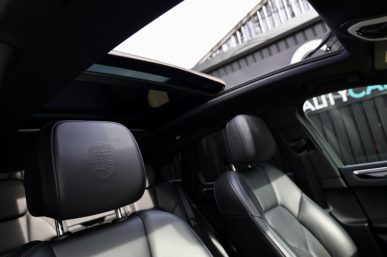 Porsche Macan S 1 Owner + Full Porsche Main Dealer + £11k in cost options - Large 23