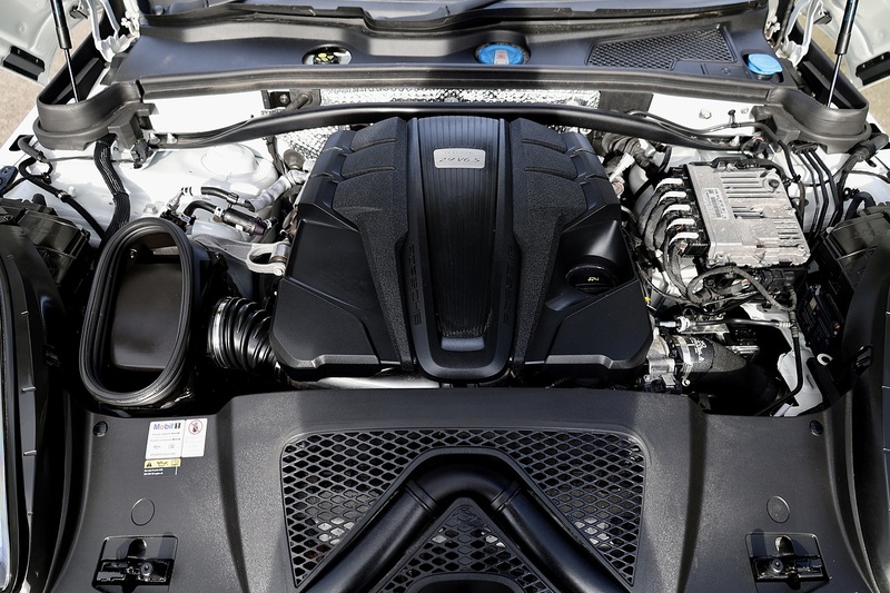 Porsche Macan S 1 Owner + Full Porsche Main Dealer + £11k in cost options Image 24