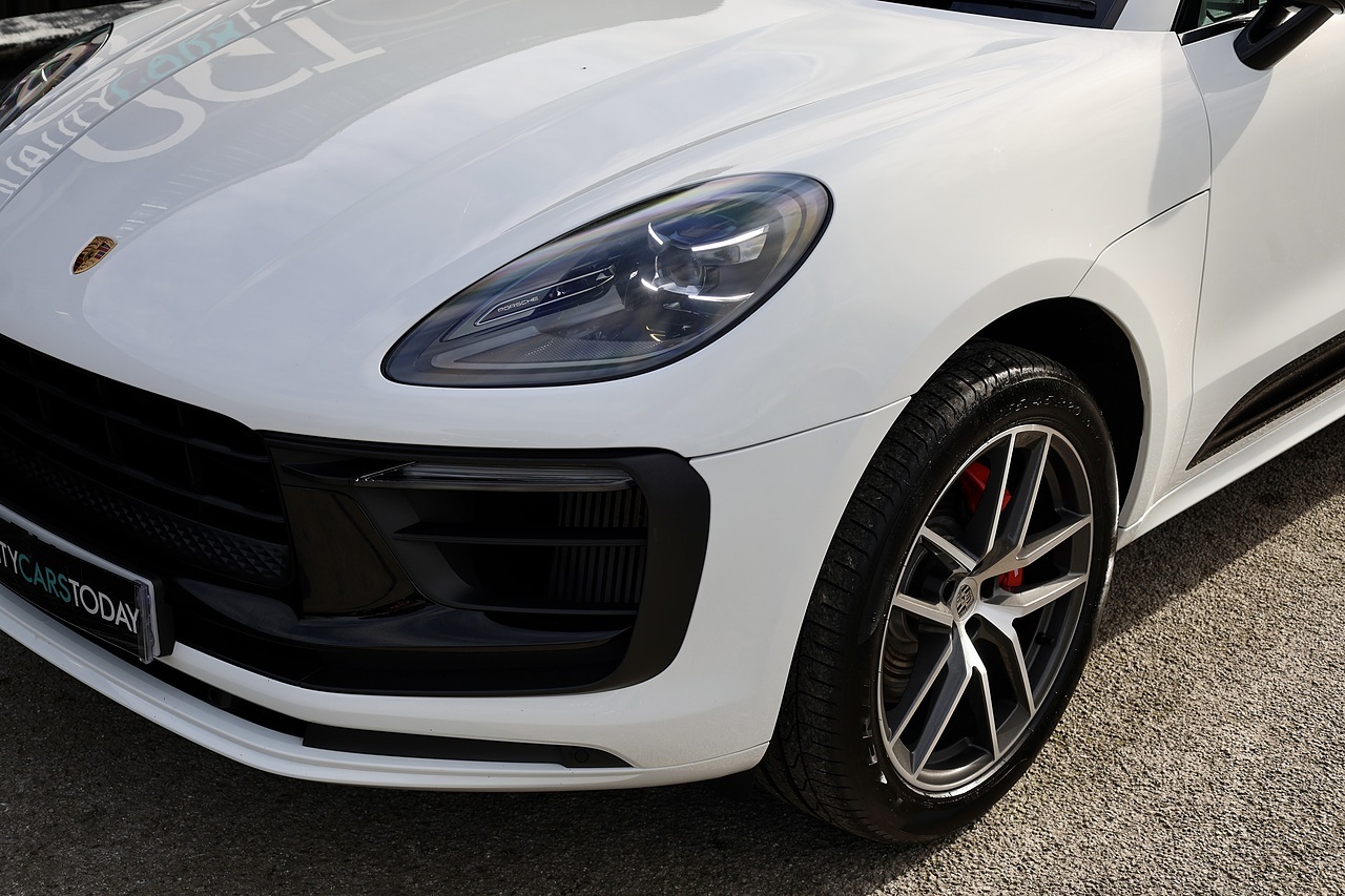 Porsche Macan S 1 Owner + Full Porsche Main Dealer + £11k in cost options - Large 36