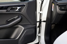 Porsche Macan S 1 Owner + Full Porsche Main Dealer + £11k in cost options - Thumb 45