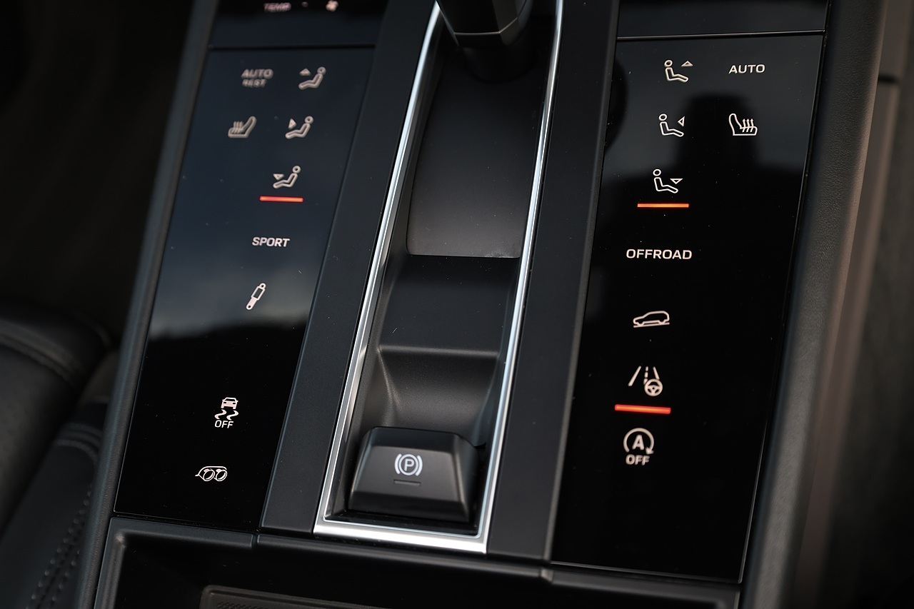 Porsche Macan S 1 Owner + Full Porsche Main Dealer + £11k in cost options - Large 50