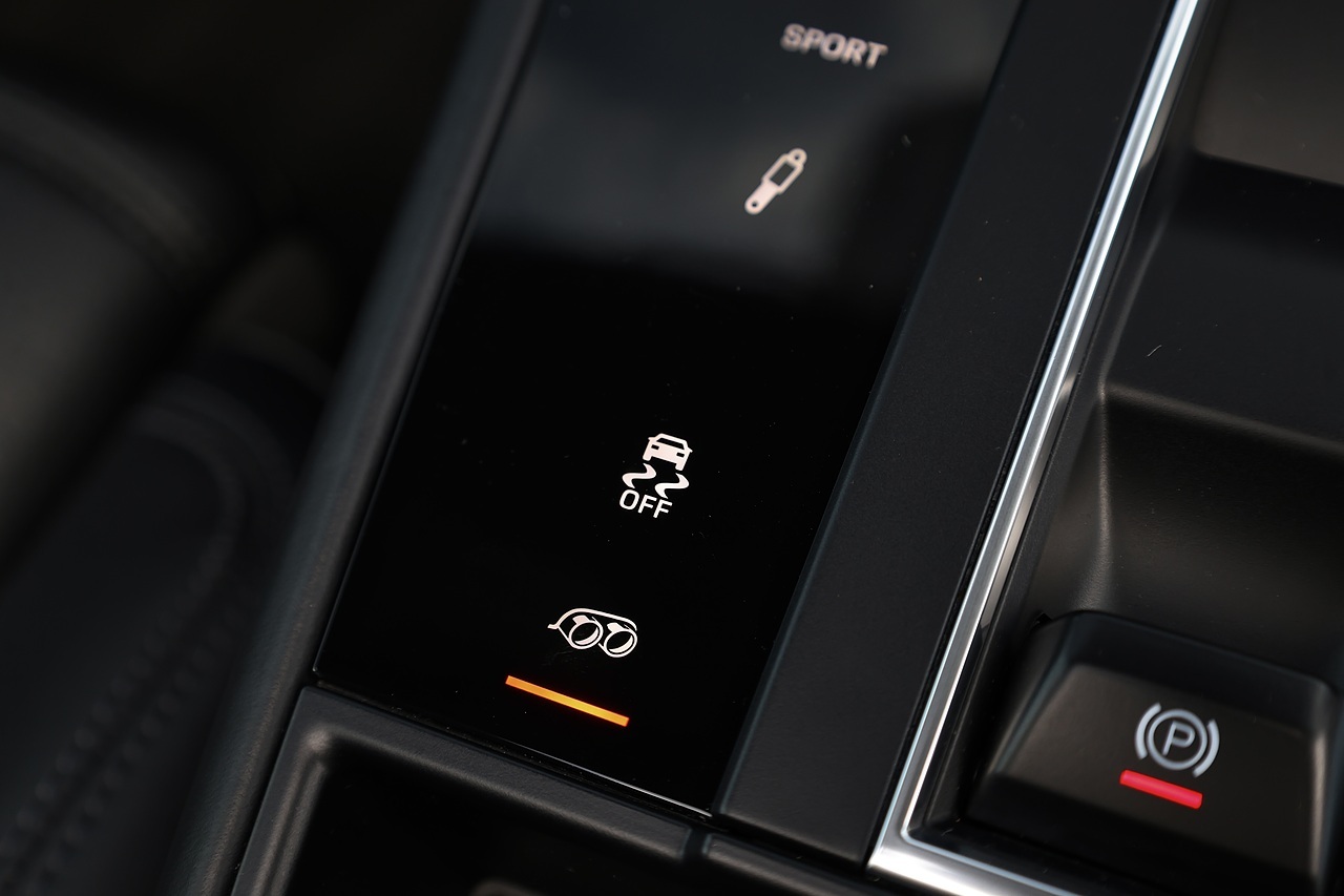 Porsche Macan S 1 Owner + Full Porsche Main Dealer + £11k in cost options - Large 53