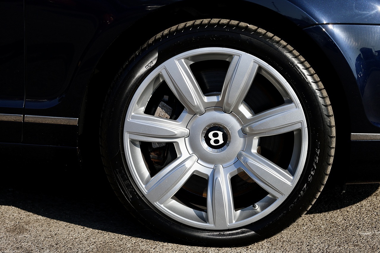 Bentley Continental Flying Spur 6.0 W12 +  4 Seats + High Spec + Previously Sold by Ourselves - Large 36