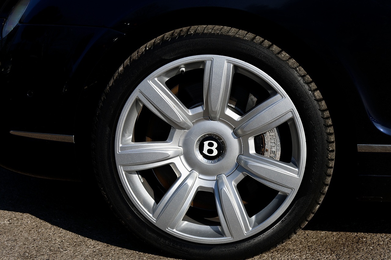 Bentley Continental Flying Spur 6.0 W12 +  4 Seats + High Spec + Previously Sold by Ourselves - Large 35