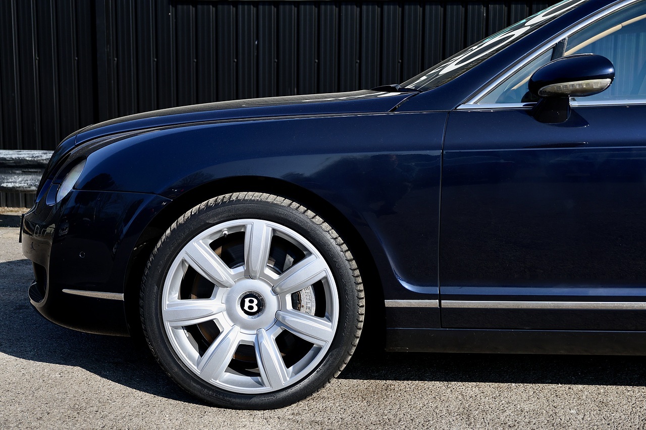 Bentley Continental Flying Spur 6.0 W12 +  4 Seats + High Spec + Previously Sold by Ourselves - Large 32