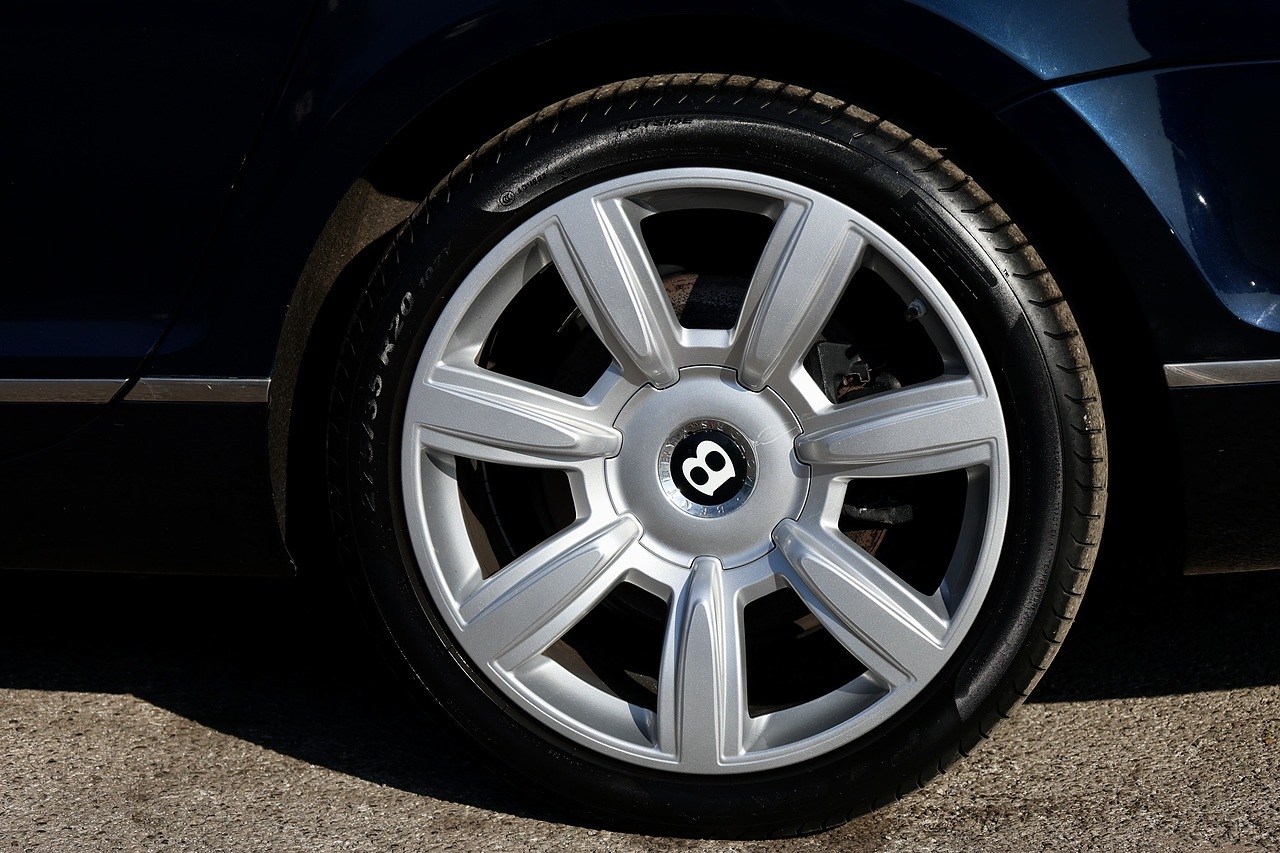 Bentley Continental Flying Spur 6.0 W12 +  4 Seats + High Spec + Previously Sold by Ourselves - Large 38