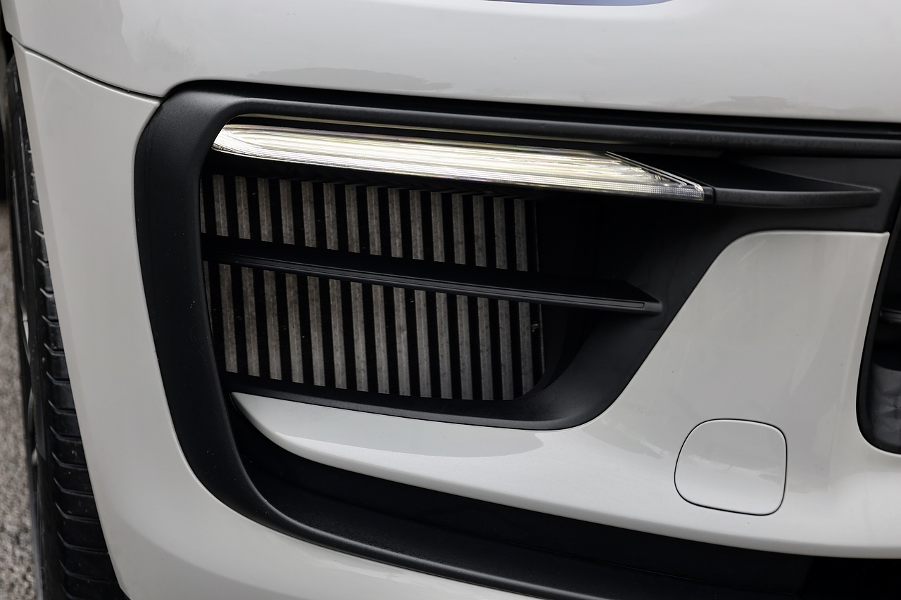 Porsche Macan S 1 Lady Owner + Full Porsche History + Porsche Warranty - Large 12