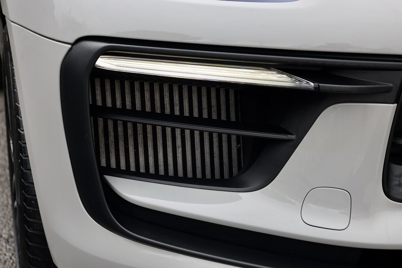 Porsche Macan S 1 Lady Owner + Full Porsche History + Porsche Warranty Image 12