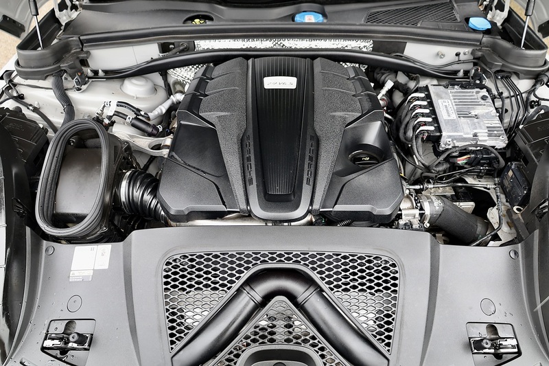 Porsche Macan S 1 Lady Owner + Full Porsche History + Porsche Warranty Image 21