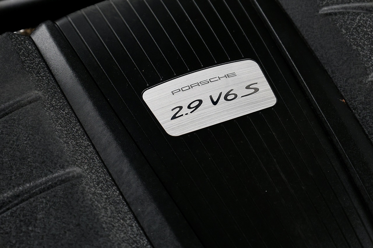 Porsche Macan S 1 Lady Owner + Full Porsche History + Porsche Warranty - Large 22