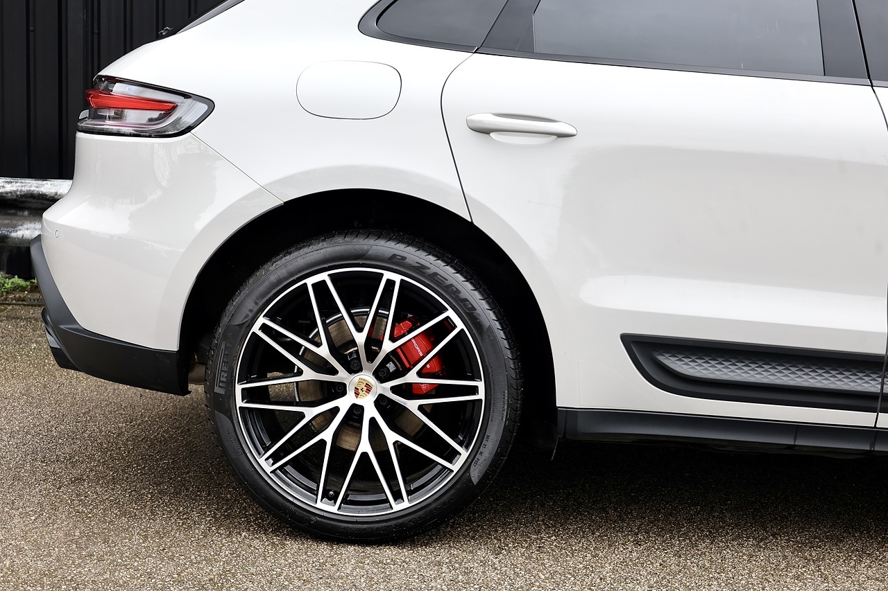 Porsche Macan S 1 Lady Owner + Full Porsche History + Porsche Warranty - Large 25