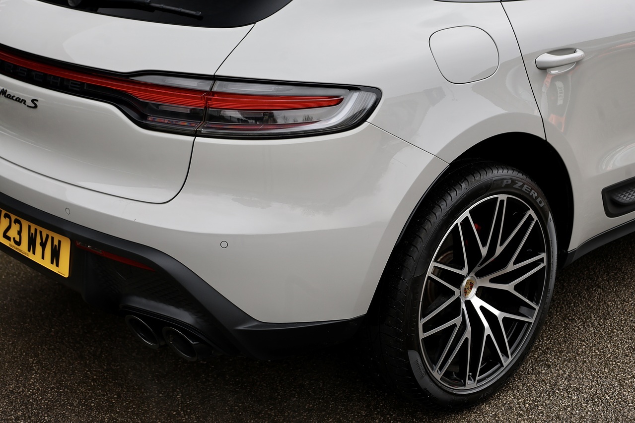 Porsche Macan S 1 Lady Owner + Full Porsche History + Porsche Warranty - Large 24