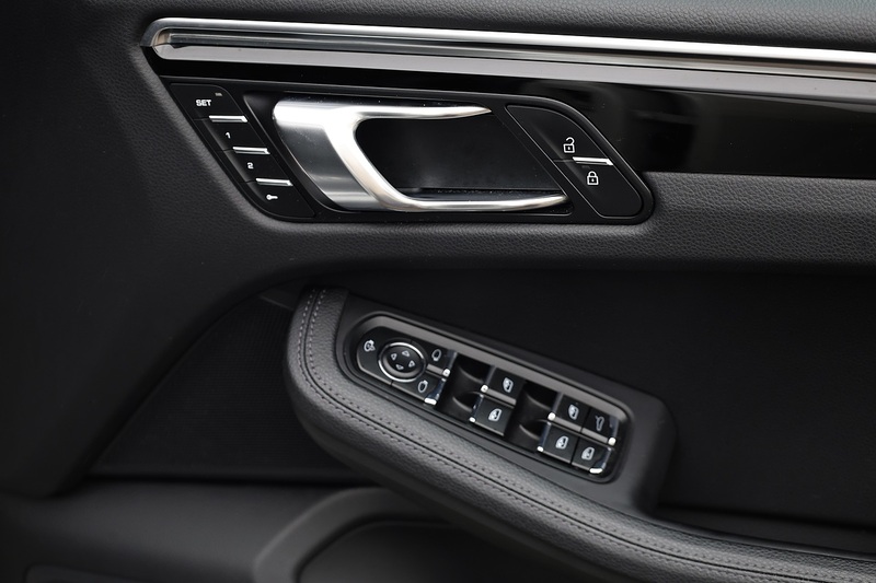 Porsche Macan S 1 Lady Owner + Full Porsche History + Porsche Warranty Image 28