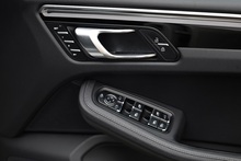 Porsche Macan S 1 Lady Owner + Full Porsche History + Porsche Warranty - Thumb 28