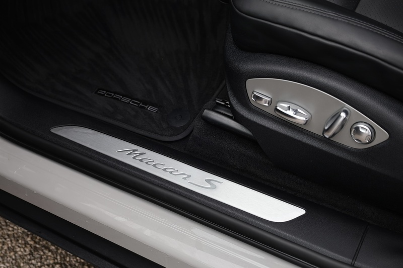 Porsche Macan S 1 Lady Owner + Full Porsche History + Porsche Warranty Image 35