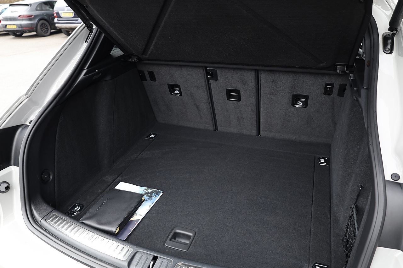 Porsche Macan S 1 Lady Owner + Full Porsche History + Porsche Warranty - Large 37