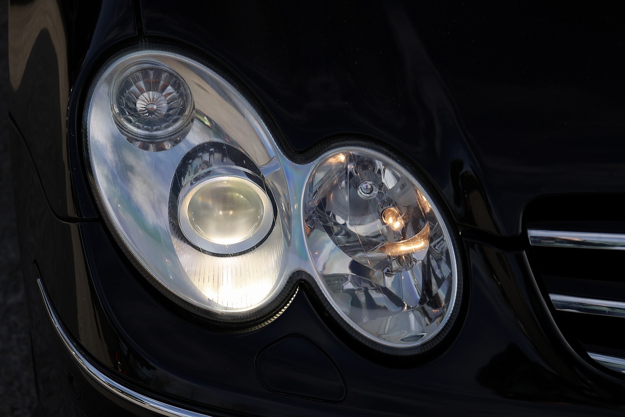 Mercedes-Benz CLK 280 AMG Sport Convertible 2 Former Keepers + Desirable Specification - Large 11