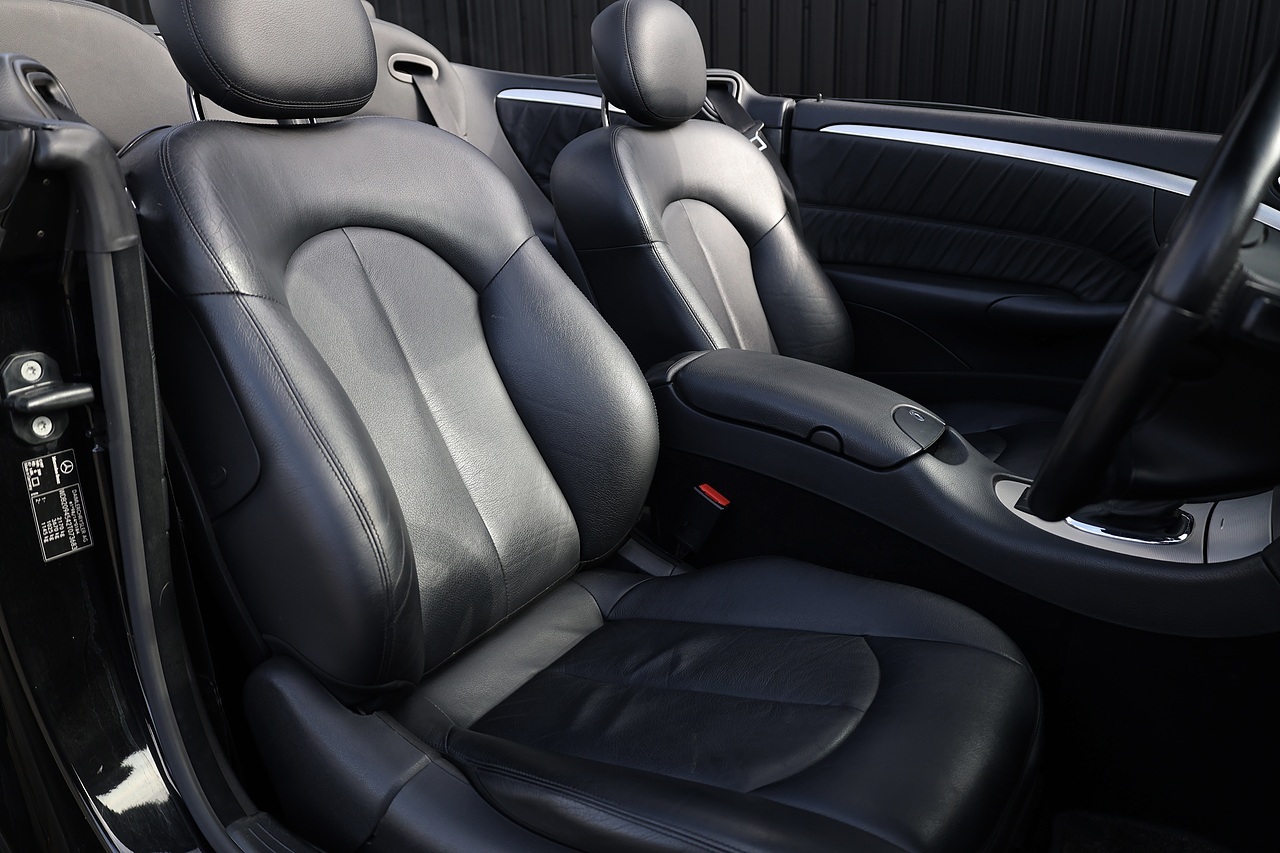 Mercedes-Benz CLK 280 AMG Sport Convertible 2 Former Keepers + Desirable Specification - Large 21