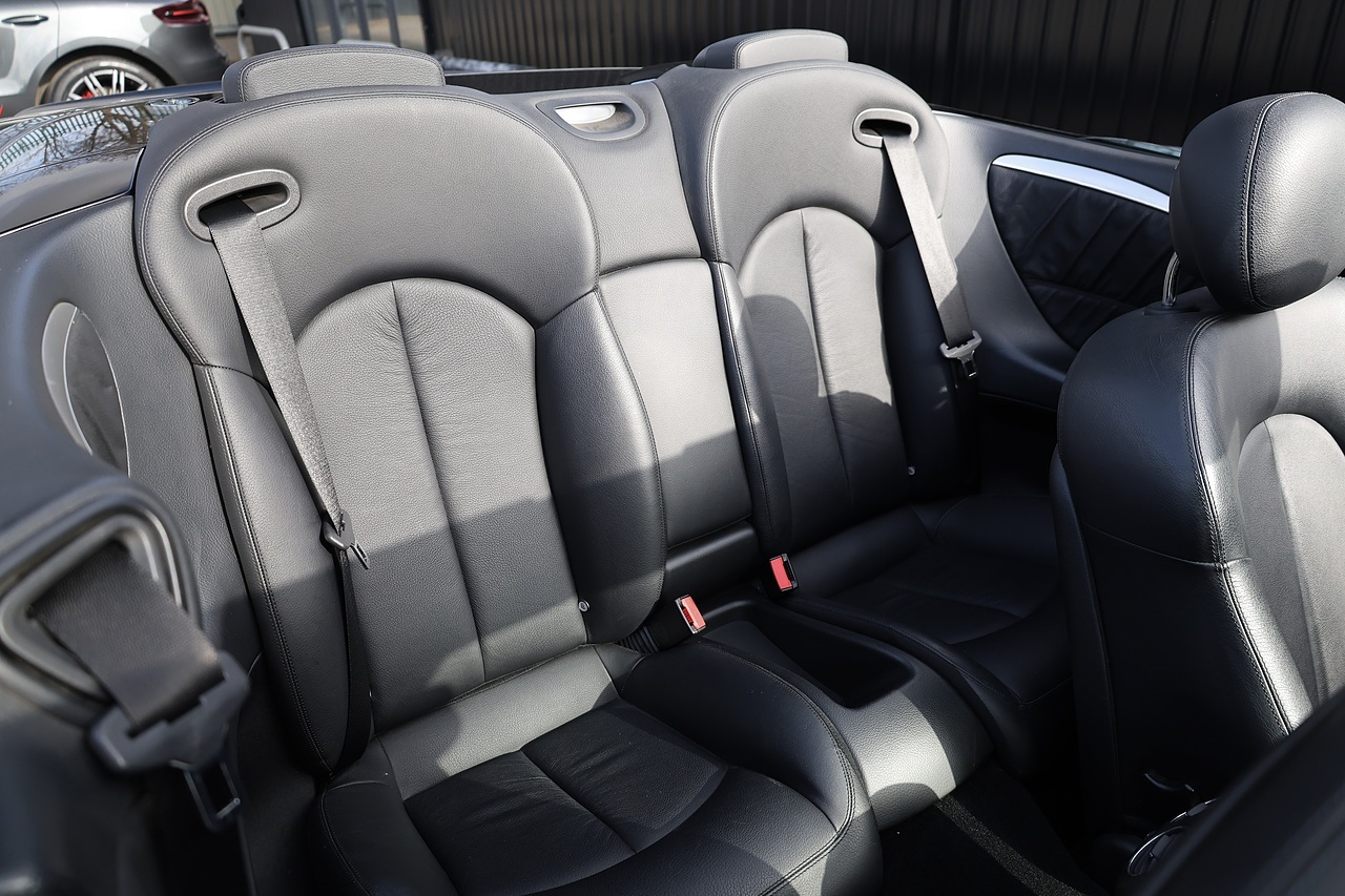 Mercedes-Benz CLK 280 AMG Sport Convertible 2 Former Keepers + Desirable Specification - Large 22