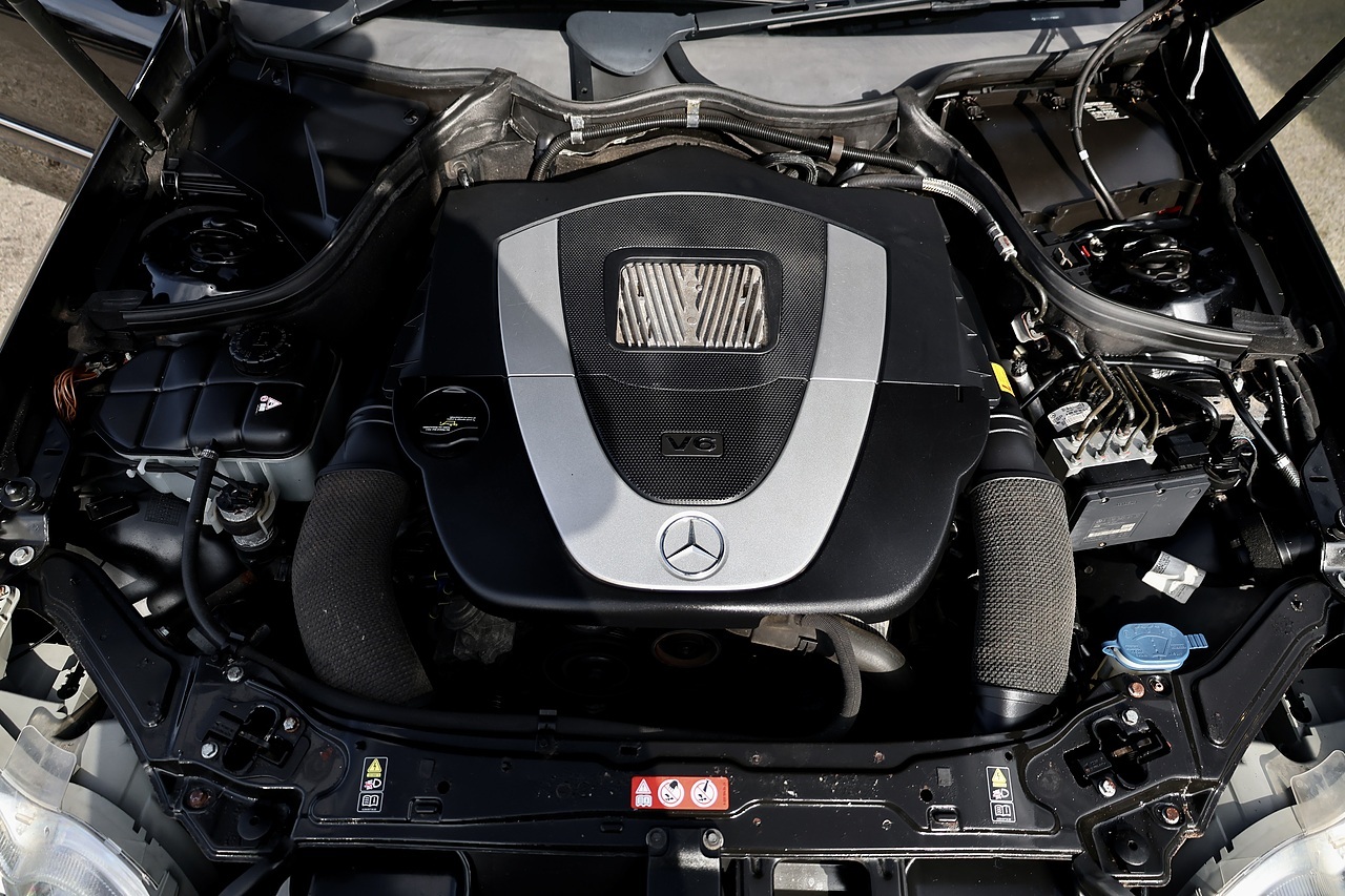 Mercedes-Benz CLK 280 AMG Sport Convertible 2 Former Keepers + Desirable Specification - Large 23