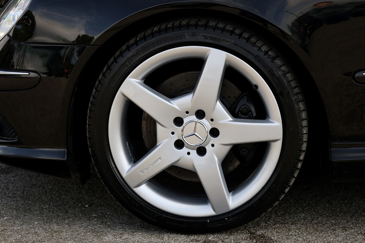 Mercedes-Benz CLK 280 AMG Sport Convertible 2 Former Keepers + Desirable Specification - Large 30