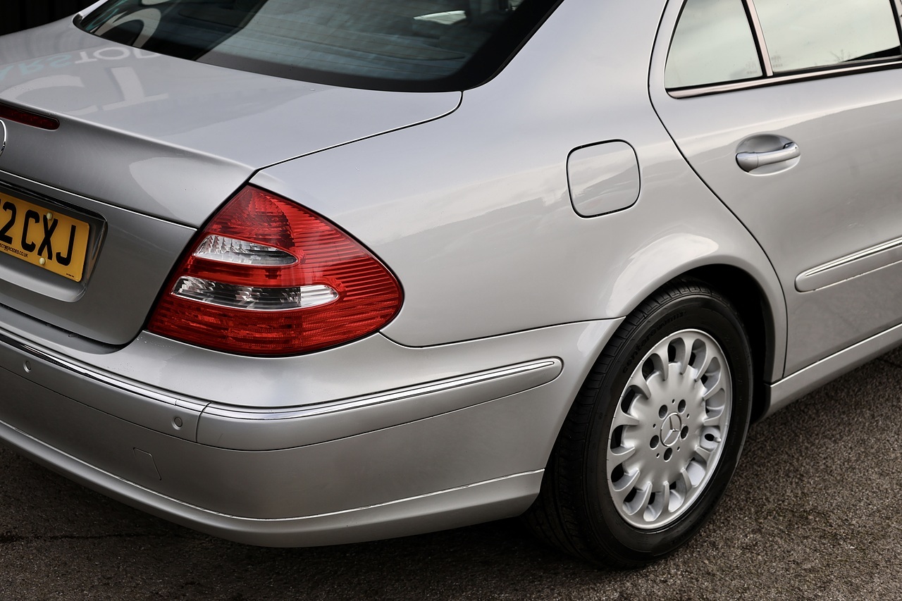 Mercedes-Benz E240 Elegance Previously Supplied by Ourselves + 15 Services - Large 22