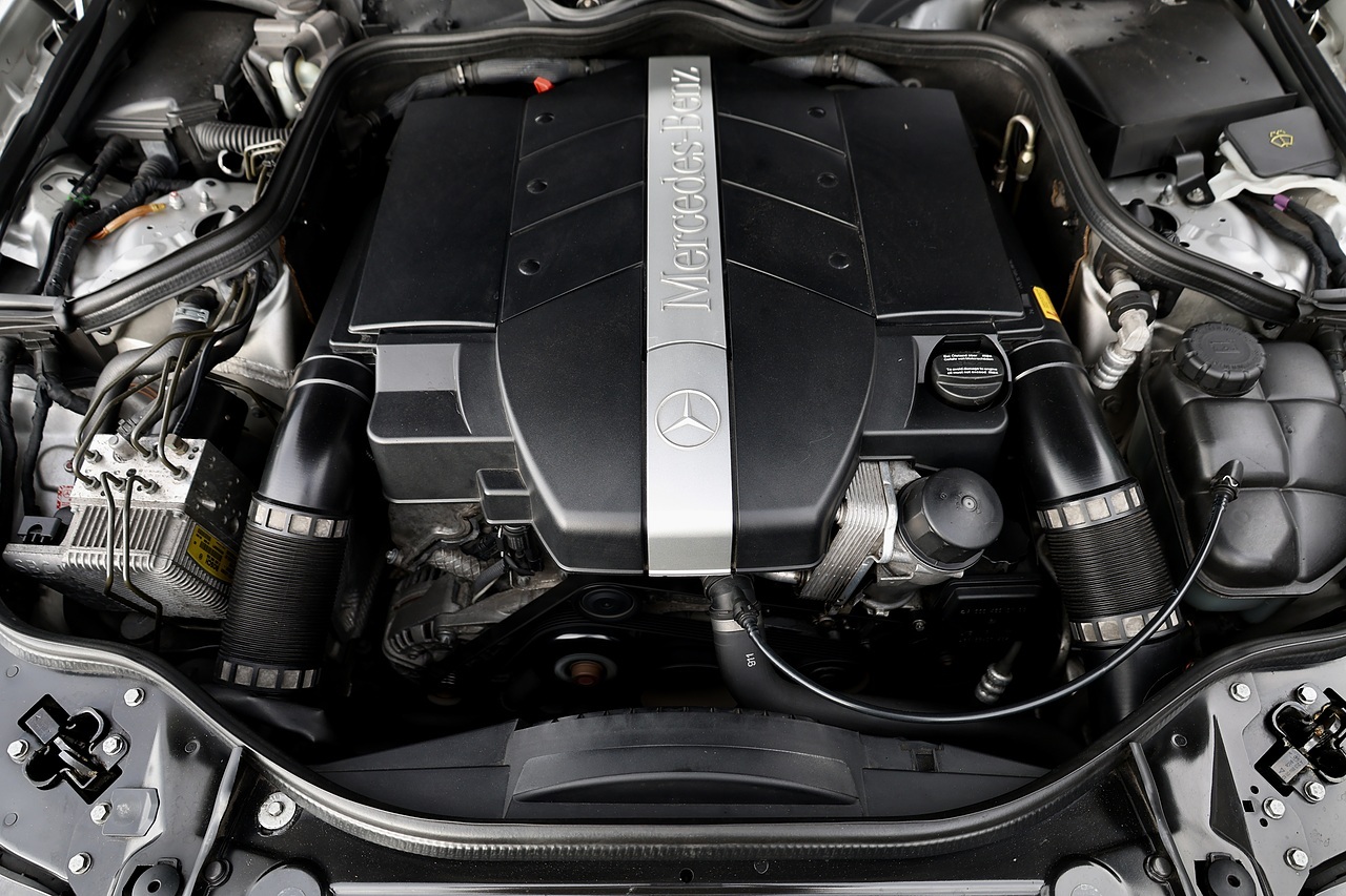 Mercedes-Benz E240 Elegance Previously Supplied by Ourselves + 15 Services - Large 29