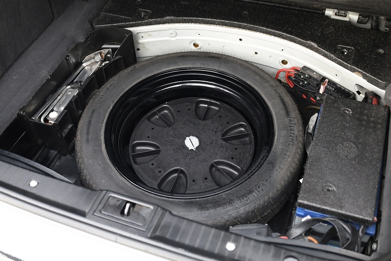 Mercedes-Benz E240 Elegance Previously Supplied by Ourselves + 15 Services Image 31