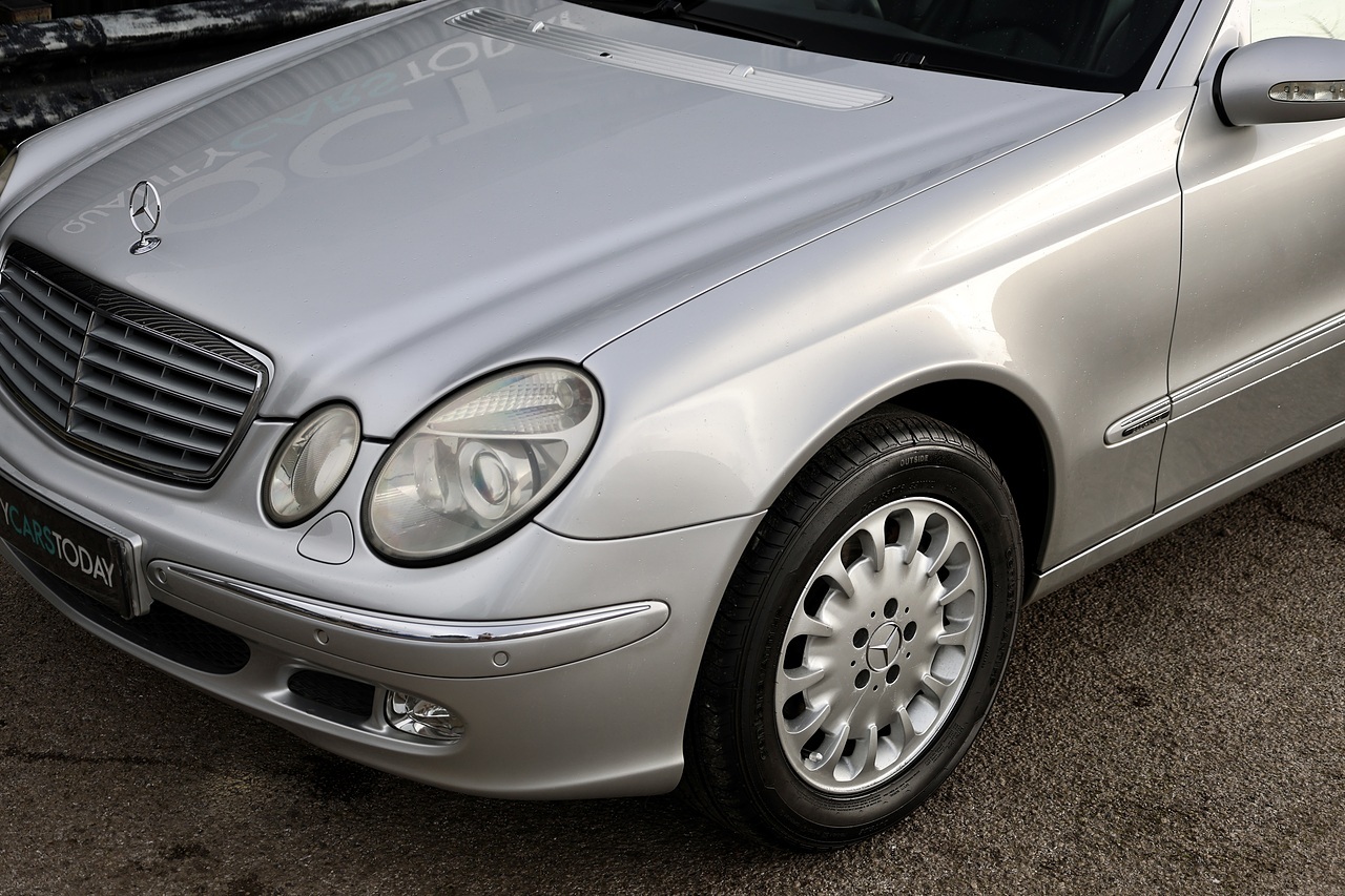 Mercedes-Benz E240 Elegance Previously Supplied by Ourselves + 15 Services - Large 32