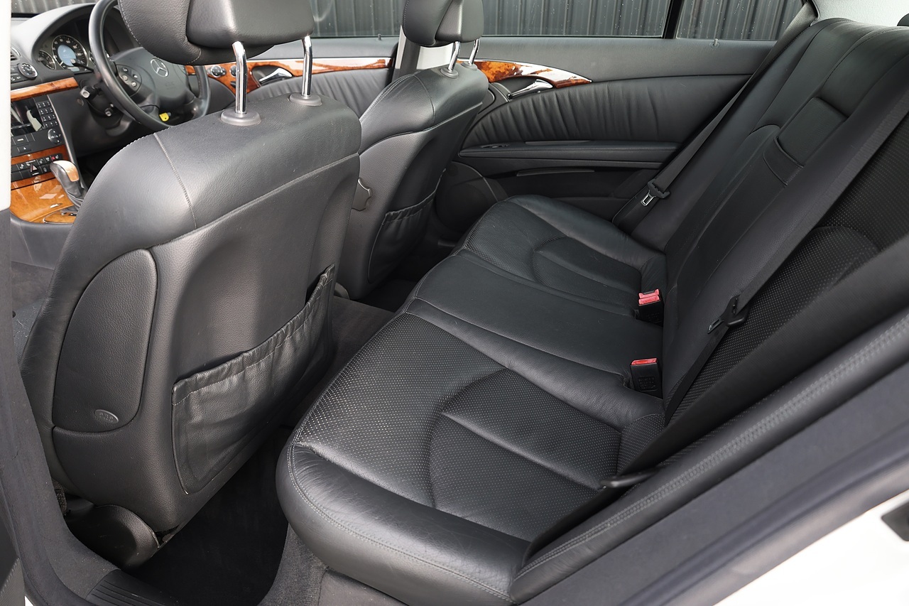 Mercedes-Benz E240 Elegance Previously Supplied by Ourselves + 15 Services - Large 21