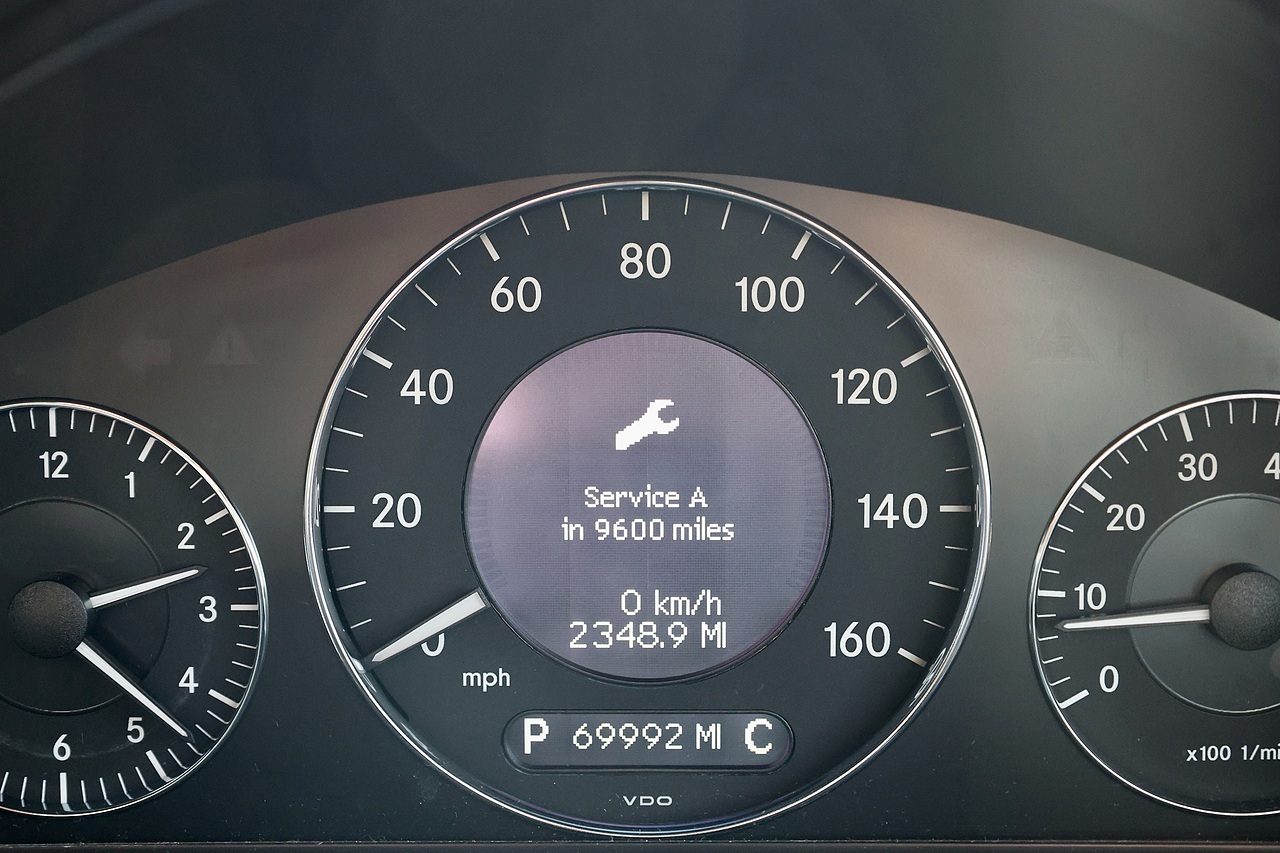 Mercedes-Benz CLK 320 Elegance Factory AMG Styling + AMG Wheels + Sunroof + Very Rare - Large 15