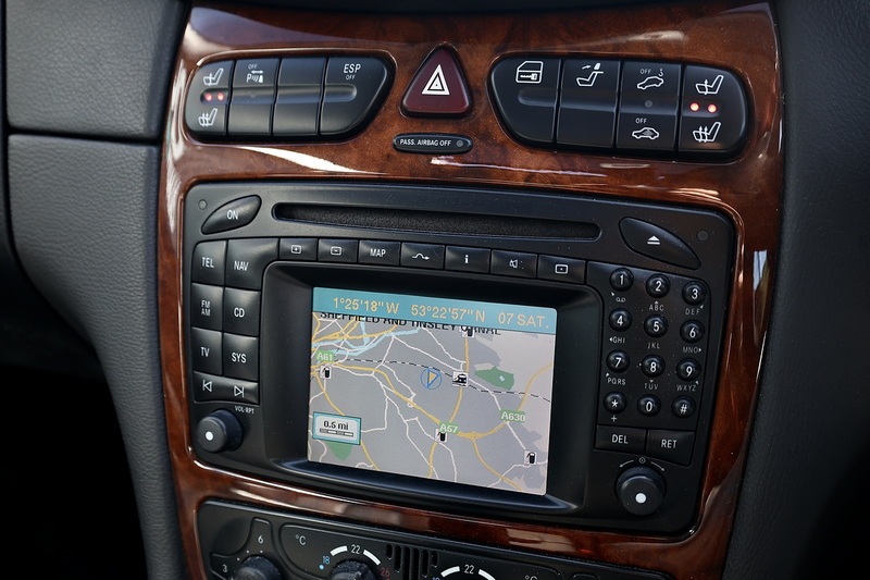 Mercedes-Benz CLK 320 Elegance Factory AMG Styling + AMG Wheels + Sunroof + Very Rare Image 16