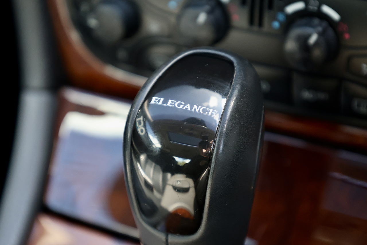 Mercedes-Benz CLK 320 Elegance Factory AMG Styling + AMG Wheels + Sunroof + Very Rare - Large 17