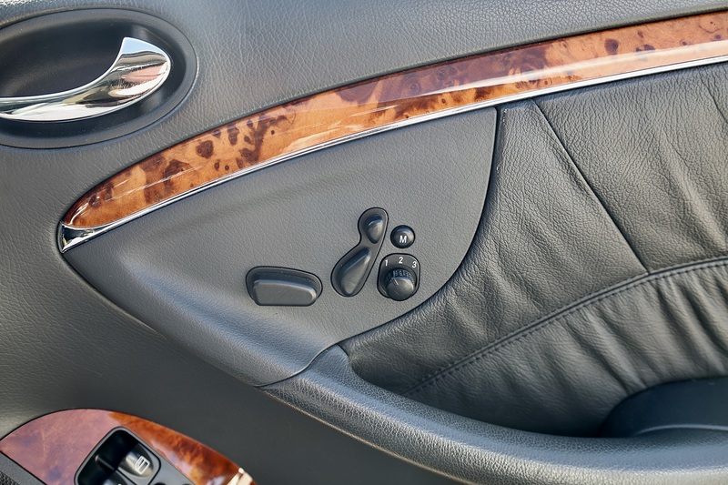 Mercedes-Benz CLK 320 Elegance Factory AMG Styling + AMG Wheels + Sunroof + Very Rare Image 18