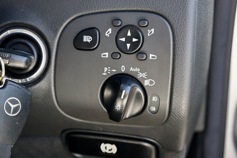 Mercedes-Benz CLK 320 Elegance Factory AMG Styling + AMG Wheels + Sunroof + Very Rare Image 19